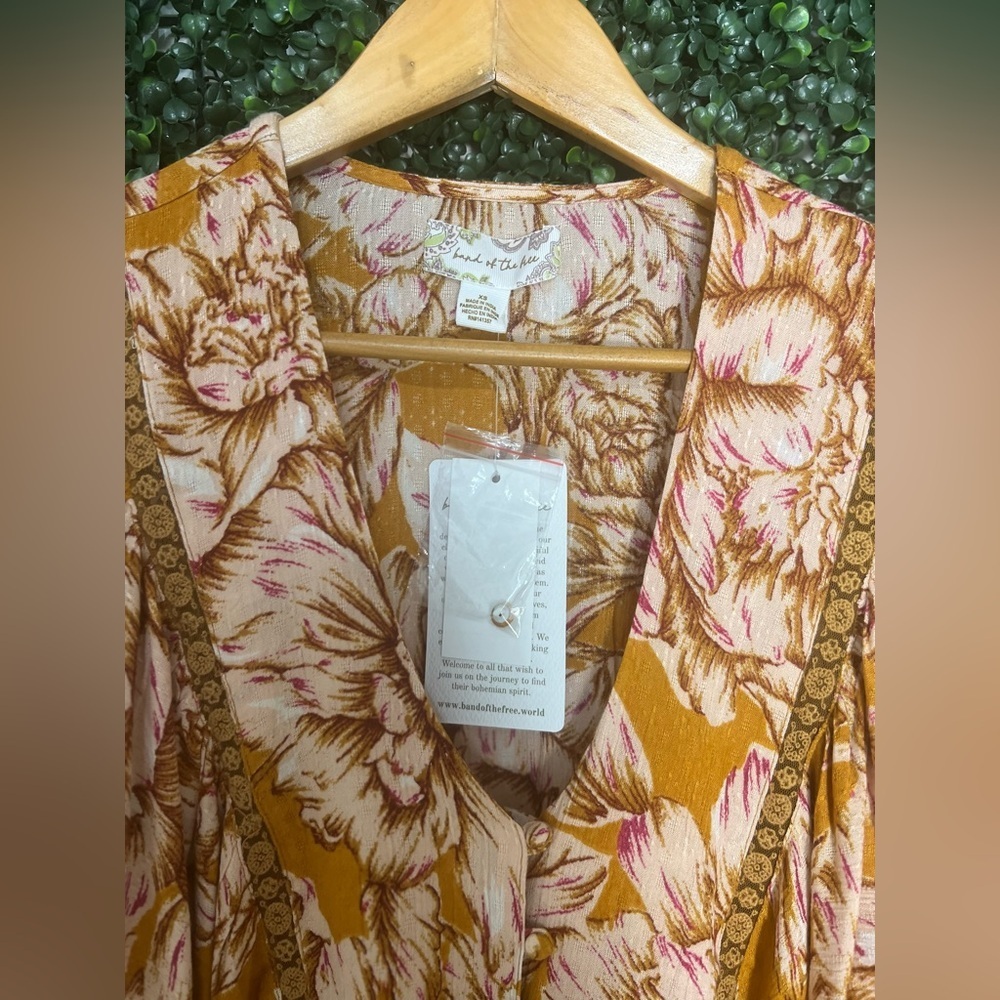NWT Band of the Free LIBBY GOLD FLORAL BELL SLEEVE CROP TOP - Picture 4 of 11